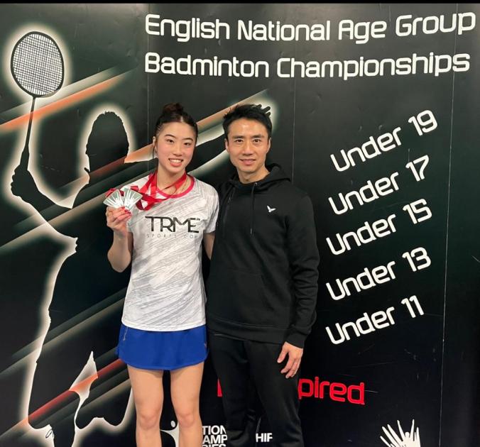 Les médailles d’argent nationales gardent la star du badminton Leona Lee sur la bonne voie