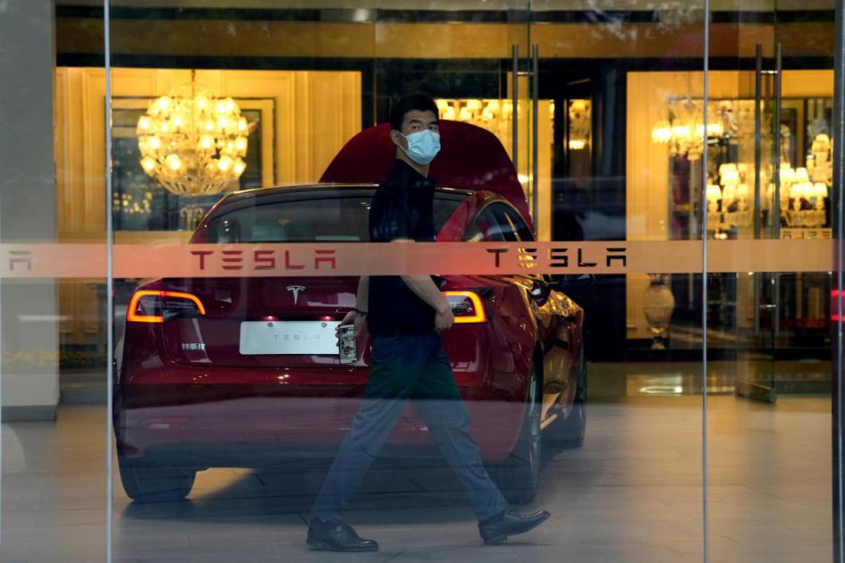Elon Musk meets Chinese industry minister to discuss electric cars