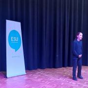 Eli performing his monologue from 'As You Like It'.